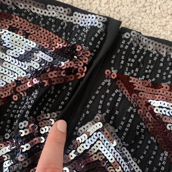 ♥️ Multi Sequin Mini Skirt - Picture 5 of 6
